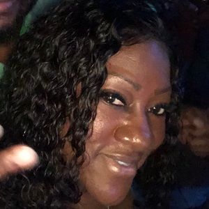 Meet your Posher, Connie